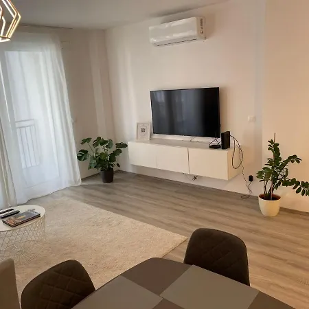 West Budapest-edge Of Downtown-free Parking Βουδαπέστη