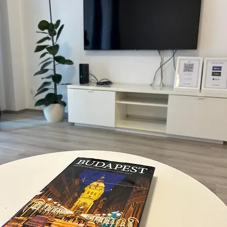 West Budapest-edge Of Downtown-free Parking Βουδαπέστη